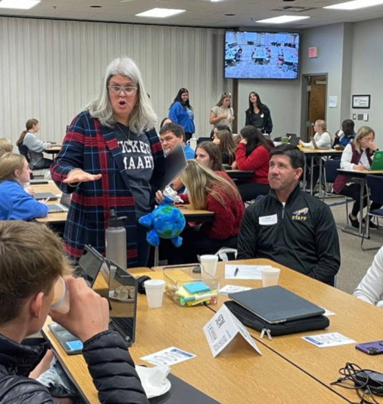 Marialice Curran conducting a workshop with Nebraska students